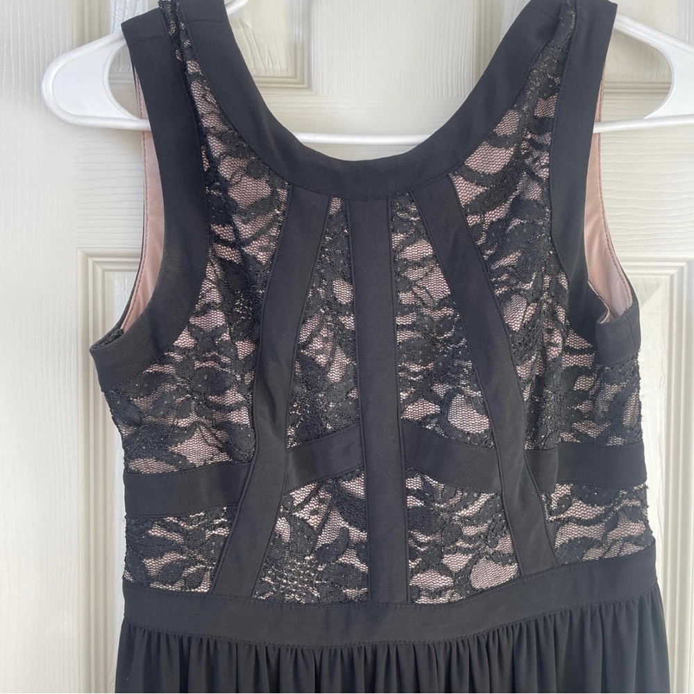 Long and flowy sleeveless black dress in petite size 4!